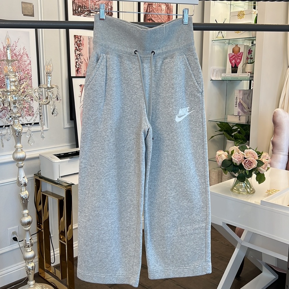 NIKE HIGH WAIST CROPPED PANTS SIZE M